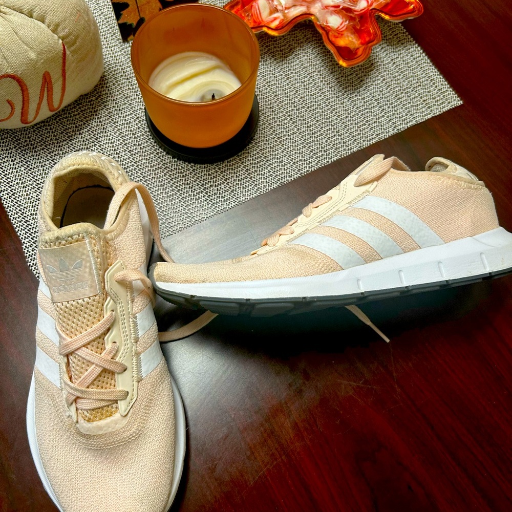 ADIDAS TENNIS SHOES